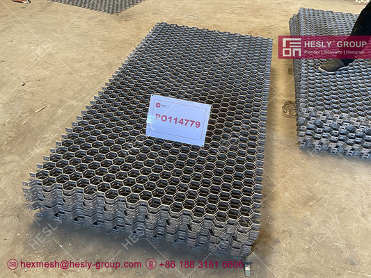 China DIN 1.4301 Hex Mesh for Refractory Lining, AFNOR Z7CN 18-09, S30400 1.5X20mm strip | 50mm hexagonal hole | HESLY CHINA supplier