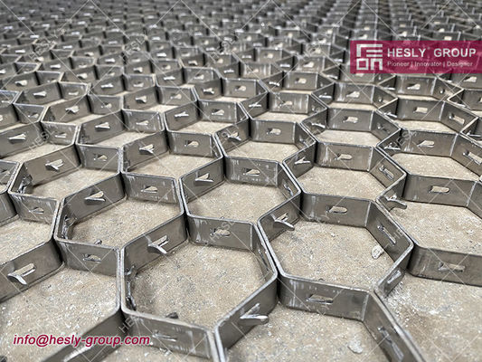 China Hexmesh for refractories in ducts | AISI 410s | 1.5x15x50mm | 1000mmx1000mm | china manufacture &amp; exporter supplier