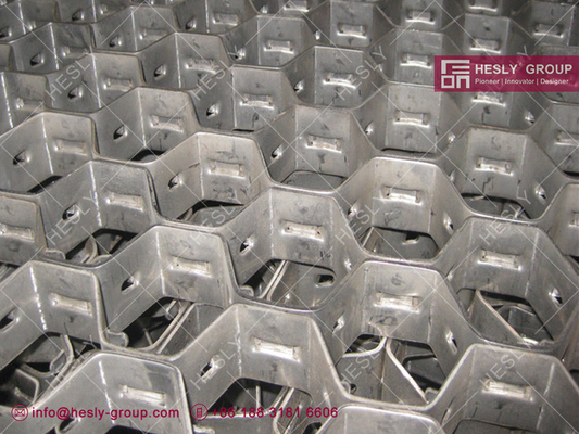 China 253MA Hex Metal | 3/4&quot; protruding lances | 16ga thickness | 0.5X1.0m | Refractory Armouring supplier