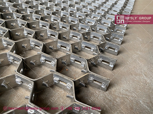 China OCr18Ni9Ti Hexmetal for Refractory Cat Crackers Lining | Lance Style | 1&quot; x 16 gauge | 2&quot; hexagonal hole supplier