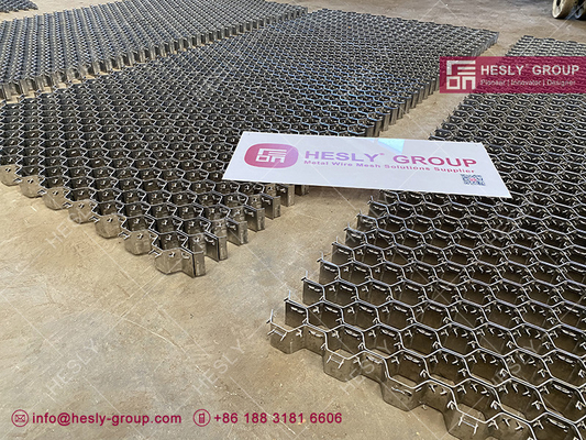 China 06cr17Ni12Mo2 Hex Metal  Armoring refractory linings in furnaces | 2.0X50mm  | 48mm hexmetal mesh | 1000X1000mm supplier