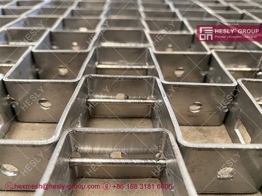 SS304 Flexible Mesh for Refractory Lining, 1.5X25mm strips, 25mm hole, 3.0mm steel rod, 1x1m, HESLY China Factory sales supplier